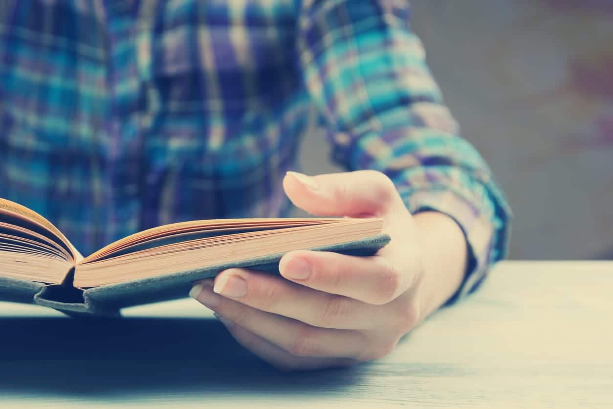 5 Ways Reading Expert Books Helps You Improve