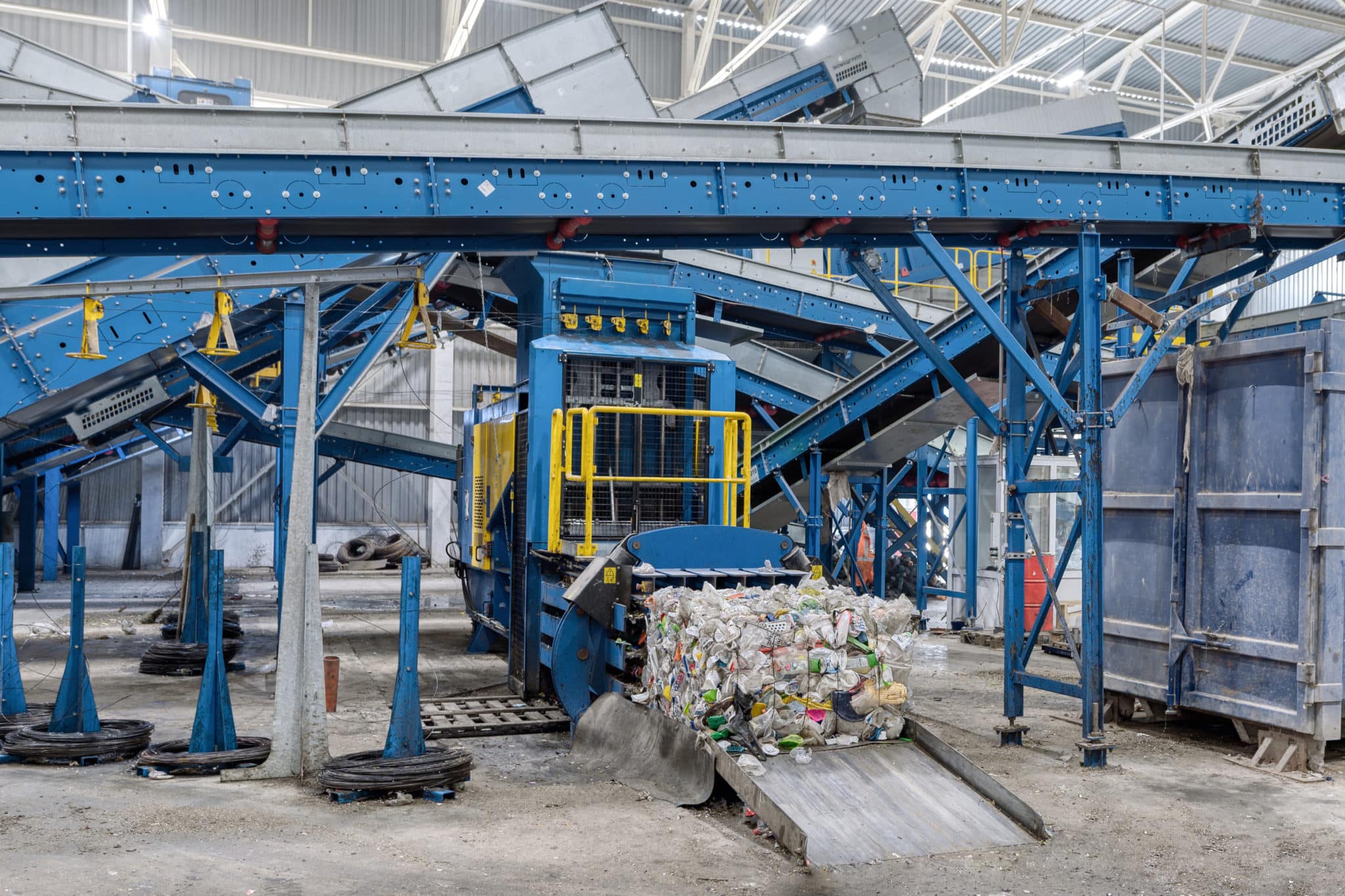 benefits of commercial trash compaction - trash compactor